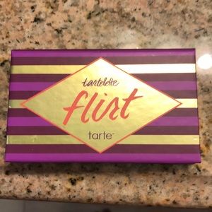 Taste cosmetics “Flirt” eyeshadow palette